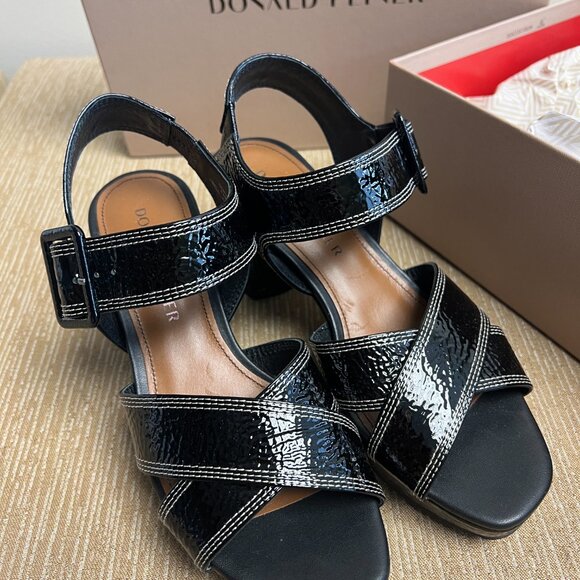 Donald J. Pliner Geni Crinkle Patent Heeled Sandal Black 6.5 - Picture 1 of 6